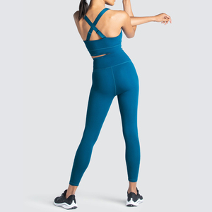 Ensemble de yoga personnalisé OEM pour femme : soutien-gorge et legging doux, effet push-up - Product Image 4