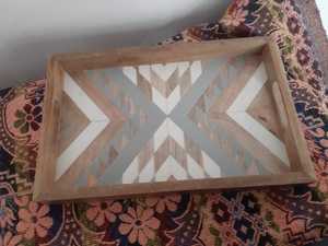 Vente chaude Luxueux Noir Et Blanc Résine Plateau De Service Décoratif Avec Poignée En Acier Zig Zag Style Plateau De Service À Adresse Artisanat - Product Image 2