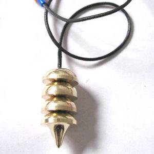 Péndulos de latón Osiris, venta en línea - Product Image 1