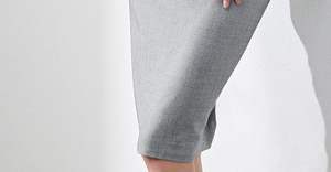 Robe à volants pour femmes, vêtement féminin de bureau, de couleur gris clair, décoré avec une ceinture, ligne à la taille - Product Image 5