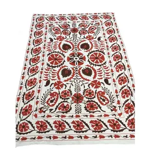 Padrão de intricate decorativo, padrão indiano puro algodão da mão suzani espalhado de cama para pendurar na parede de boêmio decoração de casa sofá