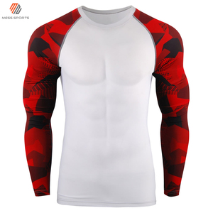 Haut de compression respirant et doux à manches longues pour homme, idéal pour la natation, le surf, la gym et les activités aquatiques – Vêtement de sport personnalisé pour homme - Product Image 3