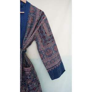 Veste Kimono Kantha en coton matelassé à fleurs Lignes cousues à la main Peignoir de bain à séchage rapide Robe de chambre Vêtements de plage d'hiver Style élégant - Product Image 6