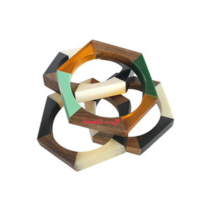 Pulsera de resina de madera hecha a mano, brazalete de color personalizado - Product Image 1