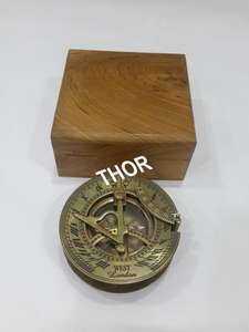 Boussole de cadran solaire en laiton de style antique, affichage numérique maritime nautique avec boîte en bois naturel, article de l'ouest de Londres - Product Image 3