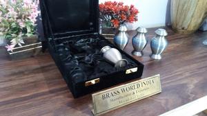 Petite urne funéraire commémorative pour bébé, style américain, fournitures funéraires en métal Brassworld India - Product Image 6