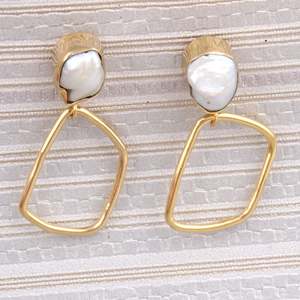 ต่างหูแฟชั่นห้อยของผู้หญิงทำด้วยมือไข่มุกน้ำจืดธรรมชาติห้อยทอง24K ทำด้วยมือ - Product Image 4