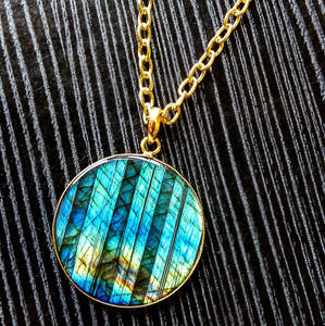 Colgante de cobre con diseño de flor de labradorita para hombre, collar de lujo con diseño de flor de labradorita, con diseño de lobo - Product Image 1