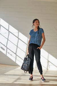 กางเกงจ็อกเกอร์ผ้าฝ้ายสำหรับผู้หญิง มีกระเป๋าซิป เอวยางยืดกลางลำตัว สไตล์สตรีทลำลอง กางเกงวอร์มฤดูหนาว แบบยั่งยืน 2 ชิ้น - Product Image 2