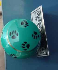 BRASSWORLD INDIA's ODYSSEY Urna funeraria para mascotas de latón verde con patas negras Suministro de metal de estilo americano - Product Image 4