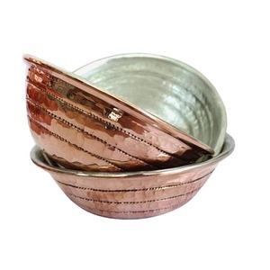 Cuenco de cobre interior y exterior decorativo Acabado niquelado Cuenco de cobre decorativo para servir alimentos Diseño en relieve - Product Image 1