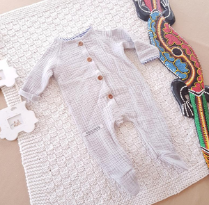 Vente en gros Nouveau design Combinaison grenouillère pour bébé fille en coton avec combinaison grenouillère unisexe certifiée GOTS pour bébé - Product Image 1