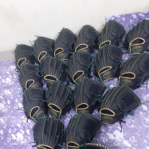 Guantes de Béisbol Personalizados de Cuero Vacuno para Infield, Outfield, Primera Base y Receptor - Product Image 1