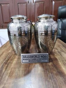 Urnes de crémation entièrement gravées en laiton nickelé, fournitures funérailles, brasworld inde - Product Image 3