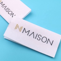 Etiquettes de vêtements tissées avec logo de marque privée personnalisée en gros Etiquettes à ourlet à pli central pour vêtement
