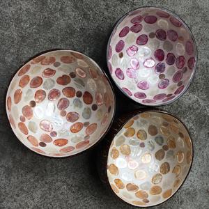 Cuenco de coco grabado HT512, en natural, con conchas incrustadas, laca de coco - Product Image 1