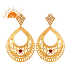 Pendiente tradicional de latón para mujer, joyería de moda de latón chapado en oro de 18k, al por mayor, hecho a mano - Product Image 1