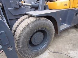 Montacargas Apilador TCM FD100 de Segunda Mano con Cabina, Capacidad de Carga de 10 Toneladas, Motor Diésel, Uso en Exteriores, Equipo de Manipulación de Materiales - Product Image 4