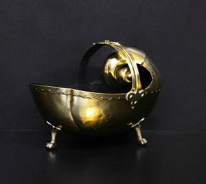 Cubo de carbón de metal pulido dorado Forma y tamaño personalizados de la más alta calidad Diseño simple para accesorios de hoguera - Product Image 5