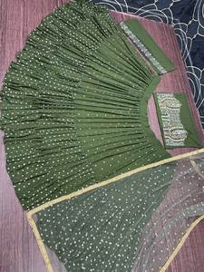 ชุดเจ้าสาวผ้าจอร์เจตต์งานปักหนักแบบใหม่ พร้อมผ้าคลุมไหล่ - Product Image 2