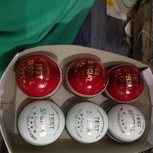 Pelota de Críquet Roja de Cuero de la Mejor Calidad al por Mayor, Empaque Personalizado con Logotipo, Colores, Entrenamiento Profesional - Product Image 3