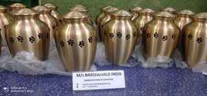 Pattes noires en laiton brossé pour la crémation des animaux de compagnie/fournitures d'enterrement d'urne, cuivworld inde - Product Image 6