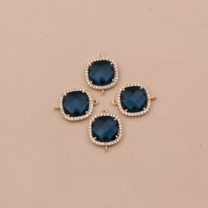 Connecteurs de bijoux faits à la main en topaze bleue de Londres, forme coussin, avec double anneau, plaqués or - Product Image 1