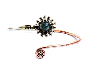 Silver Color Flower Shaped Labradorite <b>Gemstone</b> Handcrafted Cuff <b>Bracelet</b> Bezel <b>Bracelet</b> for Wholesale Manufacturing - Product Image 1