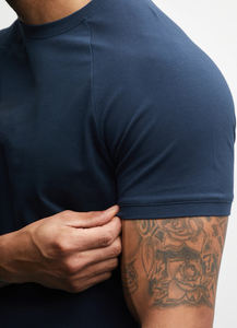 T-shirt Hip Hop Muscle Fit en coton pour hommes T-shirt personnalisé à manches courtes en tricot surdimensionné au design décontracté avec sérigraphie à motif uni - Product Image 4