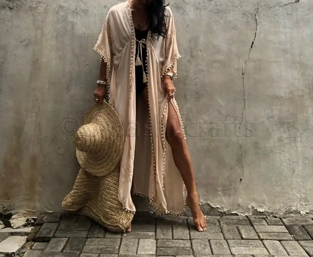 उच्च गुणवत्ता OEM महिलाओं के वस्त्र कढ़ाई किमोनो बोहेमियन पोम पोम फीता खुला सामने समुद्र तट कफ्तान लंबी कवर अप