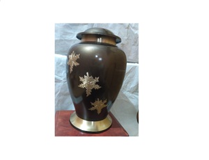 URNA DE CREMACIÓN PARA ADULTOS GRABADA DE NUEVO DISEÑO DE LATÓN SUMINISTROS FUNERARIOS Brassworld India / Japani Classic Urn - Product Image 4