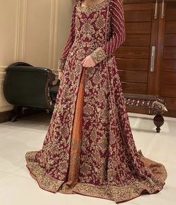 Impresionante 2022 indio/pakistaní Flailed Silk Lehenga Choli adornado con cuentas de vidrio de piedra Dabka para bodas - Product Image 1