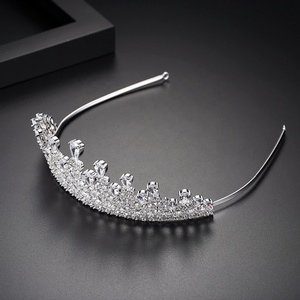 Nouvelle Bague De Bijoux De Luxe De Haute Qualité De Mode Mariée <span class=keywords><strong>Demoiselle</strong></span> <span class=keywords><strong>D</strong></span>'<span class=keywords><strong>honneur</strong></span> fille Strass Zircon Cubique <span class=keywords><strong>D</strong></span>écoré Mariage Bandeau Diadème - Product Image 4