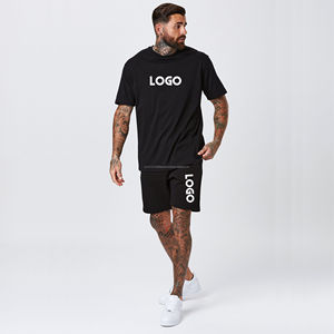 Ensemble assorti T-shirt et short pour hommes et femmes, avec pointes métalliques argentées, personnalisable, pour couples, en rose. - Product Image 5
