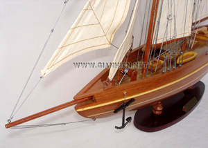 BLUENOSE Cadeau de nouveauté de bateau modèle en bois fabriqué à la main - Product Image 5