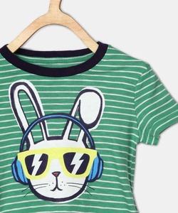 Cómoda camiseta informal con cuello redondo para bebé para verano, ropa de rayas supersuaves para niños, cuello redondo con estampado personalizado en contraste para clima cálido - Product Image 4