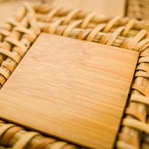Nouvelles sous-verres carrés en rotin tressé avec support en bois, style classique, motifs personnalisés, emballés en carton pour hôtels, vente en gros en vrac - Product Image 3