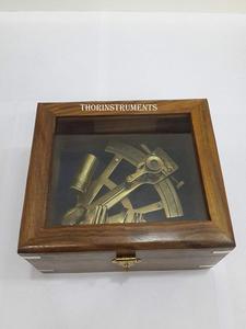 Artículo coleccionable de 5 pulgadas de latón, accesorio náutico con caja de madera en vidrio - Product Image 4