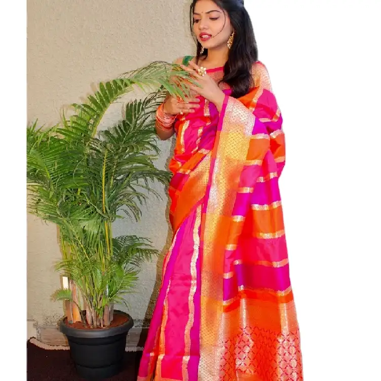 Sari di seta per donna a prezzo all'ingrosso dall'india presentato da Royal Export