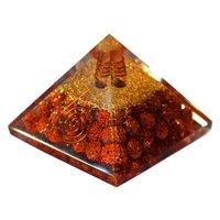 Pyramide d'orgonite artisanale de la meilleure qualité avec Rudraksha et pierre précieuse jaspe rouge, décoration d'intérieur. Achetez chez AAMEENA AGATE