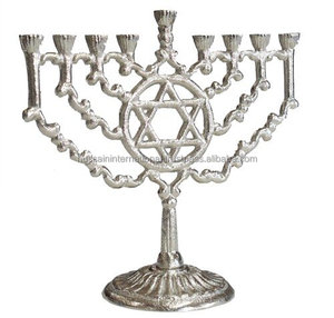 Menorá de Aluminio Hecha a Mano para Hanukkah, Candelabro Judío de Nueve Ramas - Product Image 1