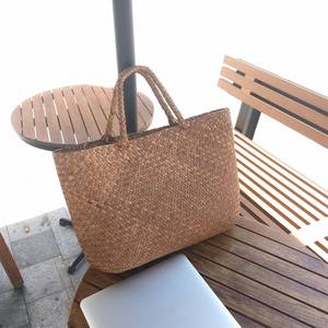 Sac en paille naturelle de haute qualité avec foulard en soie, sac de plage tressé en paille, sac pour ordinateur portable, panier de marché - Product Image 1