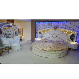 Elegante Juego de Muebles de Dormitorio Queen con Acabado Blanco, Madera de Teca Moderna Hecha a Mano en Italia, Juego de Dormitorio Queen Tapizado, Hecho en EE. UU. - Product Image 1