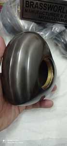 URNE DE CRÉMATION POUR ANIMAUX DE COMPAGNIE EN LAITON GRIS AVEC DEUX PATTES Fournitures funéraires de BRASSWORLD INDIA - Product Image 3