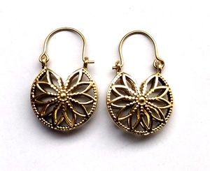Pendientes de Color dorado, joyería de latón indio, diseño de flor, pendientes de aro de latón, novedad de 2021 - Product Image 4