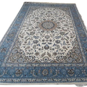 Tapis et tapis d'intérieur en soie et laine faits à la main en Inde pour la décoration intérieure, couleur claire traditionnelle, tapis élégant en soie et laine du Cachemire - Product Image 1