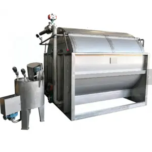 Garment dyeing machine with constant temperature pressure