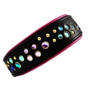 ปลอกคอสุนัขบุนวมแบบนุ่มหนังวัวแท้ของ100% ตกแต่งด้วยหมุดและหมุดย้ำ - Product Image 1