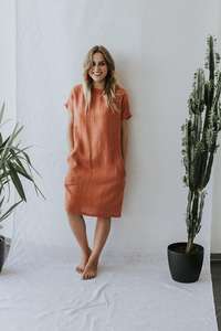 Nuevo vestido de lino para niña, diseño moderno y a la moda, color marrón, tela crepé, cuello redondo, manga corta, largo hasta la rodilla, 2026 - Product Image 4