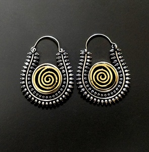 Pendientes de aro de mujer bohemios dorados y plateados geométricos elegantes al por mayor, diseño de joyería de moda para boda/regalo - Product Image 3